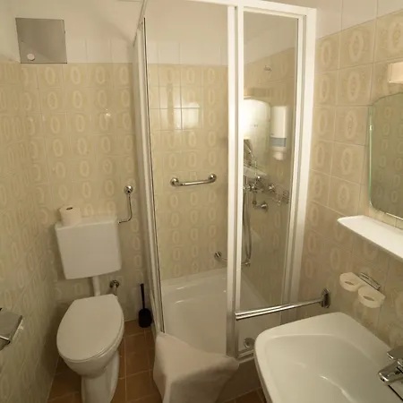 Dorfpension Mariahilfberg Πανσιόν Gutenstein